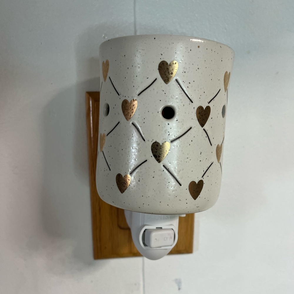 Scentsy Love Connection Wall Warmer
